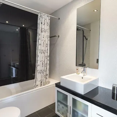 Modern Flat דירה *